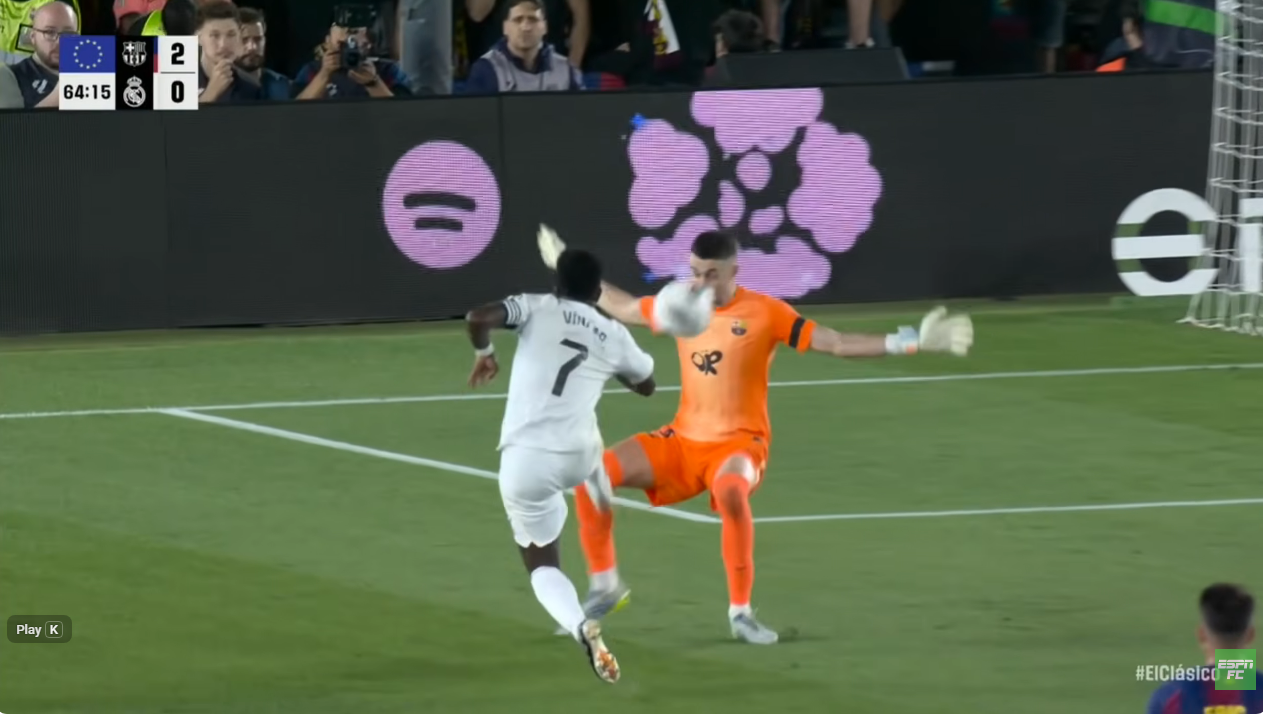 Commentary text describing Vinicius Junior getting a shooting opportunity and having the shot saved